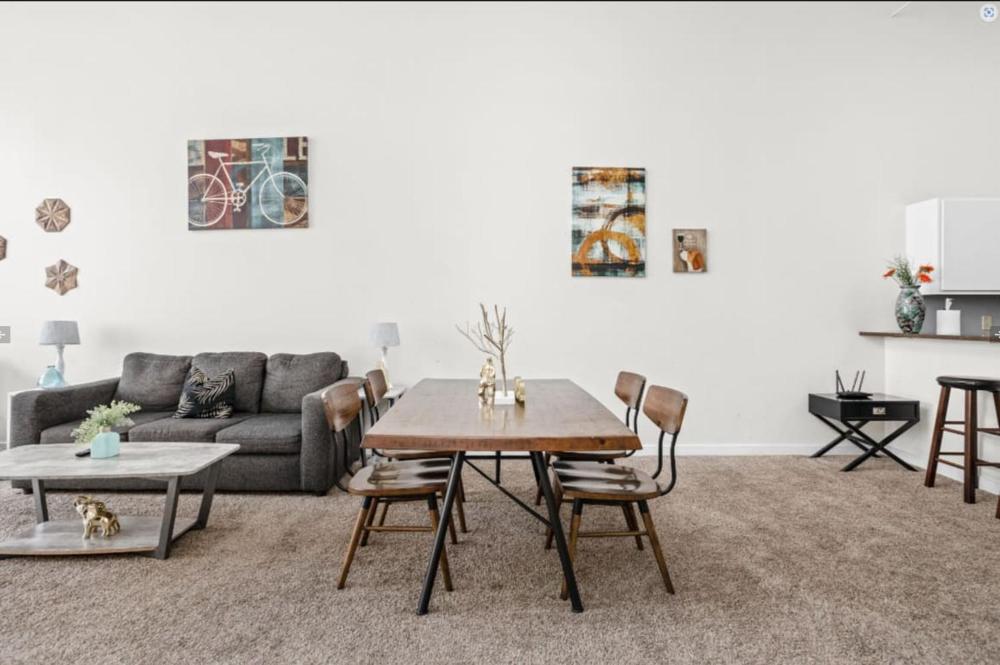 CozySuites - 2BR with Direct Skybridge Access #6